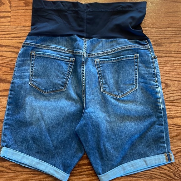 Liz Lange MATERNITY Bermuda over the belly STRETCH denim shorts gold leg cuff L - Picture 2 of 6